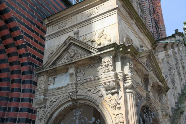 装飾階段の歴史的な市庁舎 — ストック写真