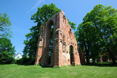 Eldena manastır harabe