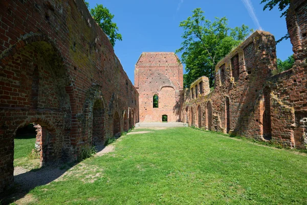 Ruiner av kloster Eldena — Stockfoto