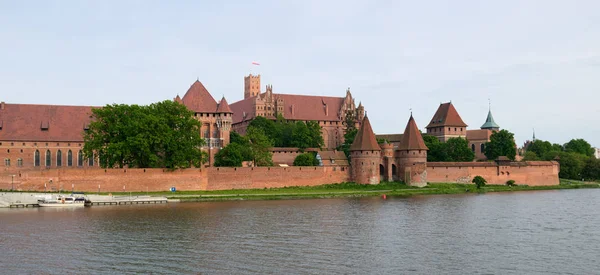 Castillo medieval en Malbork, Polonia — Foto de Stock