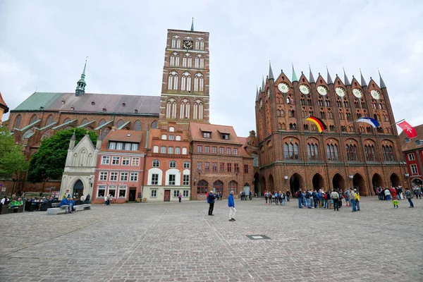 Market square with Nicholas Church and City Hall. Stralsund — Stock Photo, Image