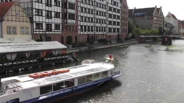 Cidade Velha junto ao rio Motlawa. Gdansk. — Vídeo de Stock