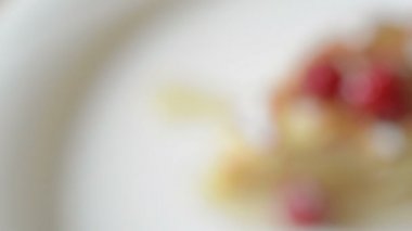 Elmalı kek ahududu ile