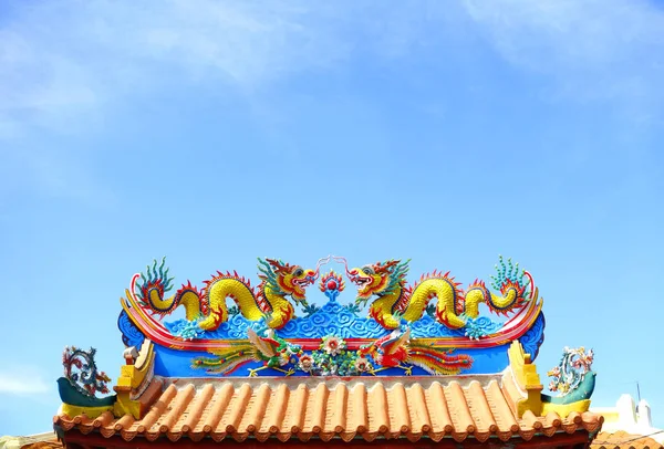 Twin sárkányok a kínai templom szobra — Stock Fotó