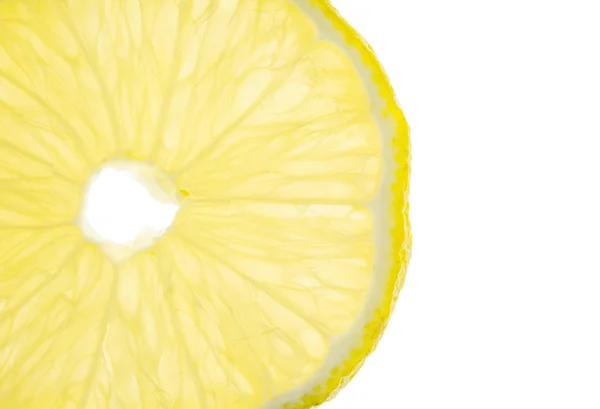 白色背景上的切片柠檬的特写 — 图库照片