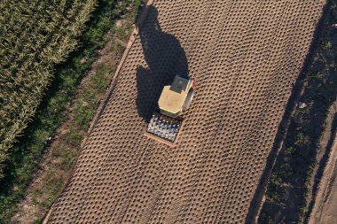 yol kamyon inşaat sitesinde