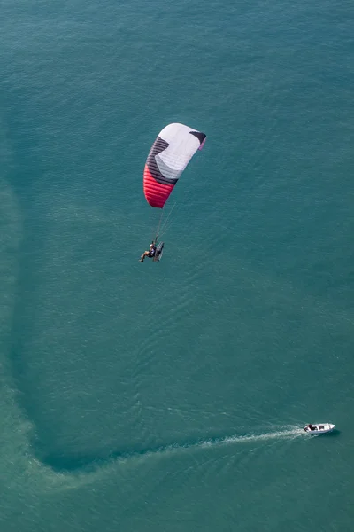 Paraglider over Greece coast — Stock Photo, Image