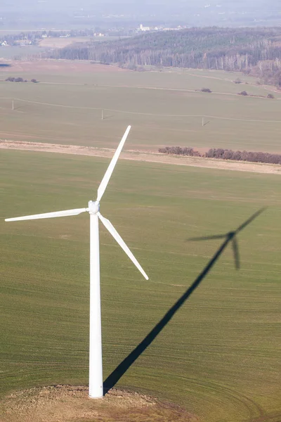 Wind turbine on field — Stock Photo, Image