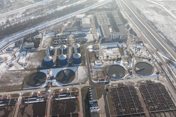 Vista aérea da estação de tratamento de águas residuais — Fotografia de Stock