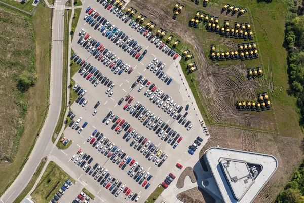 Vista aérea del aparcamiento lleno de gente — Foto de Stock