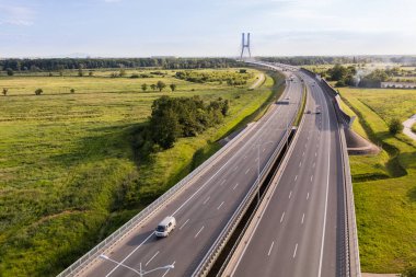 otoyol ve araçların Polonya