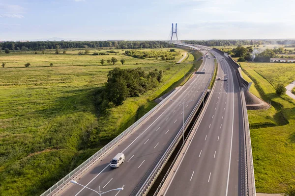 otoyol ve araçların Polonya