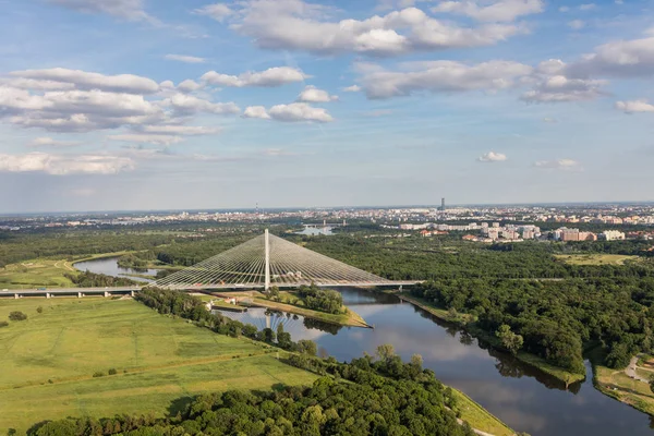 Silniční most ve městě Wroclaw — Stock fotografie