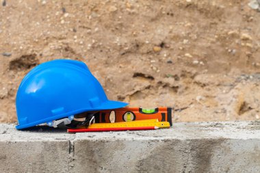 Mavi kask ve araçları