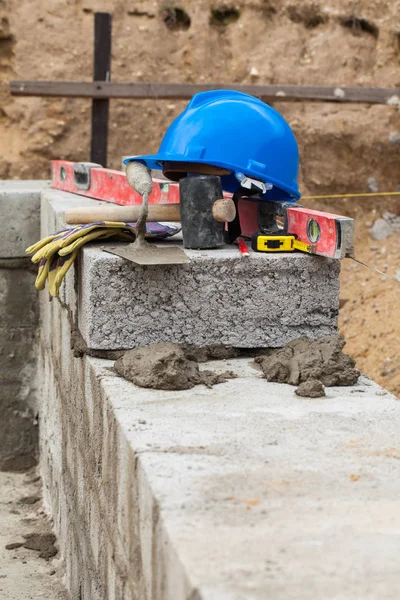 Mavi kask ve araçları