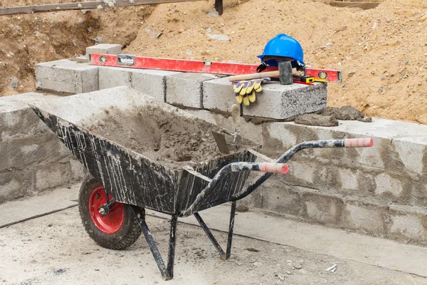 Mavi kask ve araçları