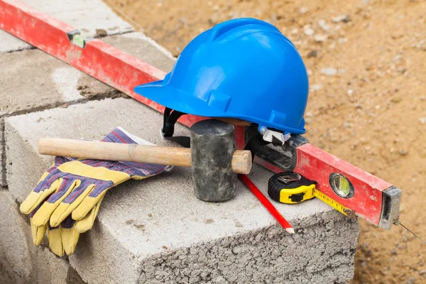 Mavi kask ve araçları