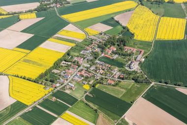 Sarı hasat alanları village yakınındaki
