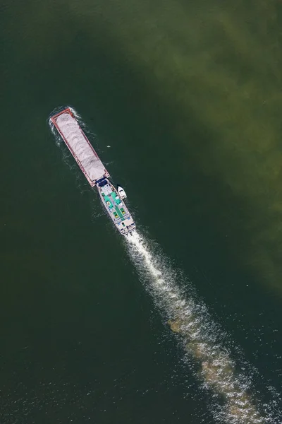 Barcaza en el lago en Polonia — Foto de Stock