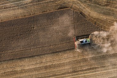 combine havadan görünümü hasat alanları