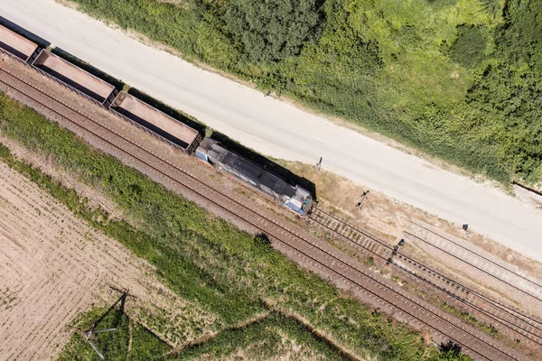 Вид с воздуха на железнодорожные пути — стоковое фото