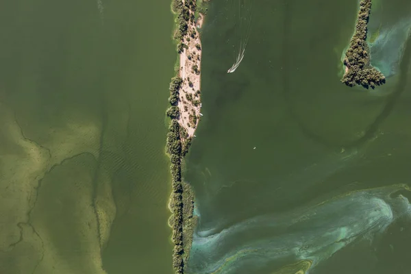 Vista aérea do lago verde — Fotografia de Stock