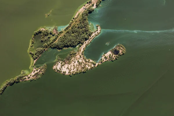 Vista aérea do lago verde — Fotografia de Stock