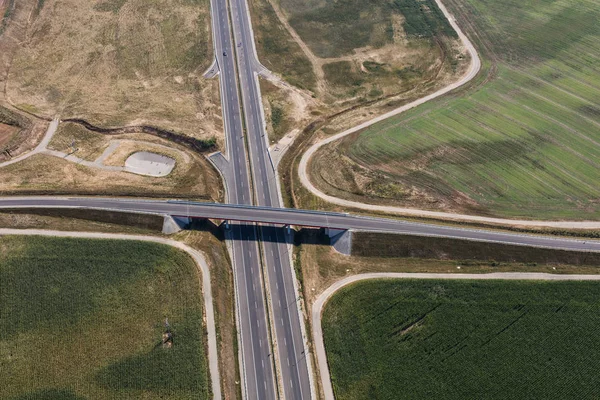 Luchtfoto van de weg in de buurt van Nysa stad — Stockfoto