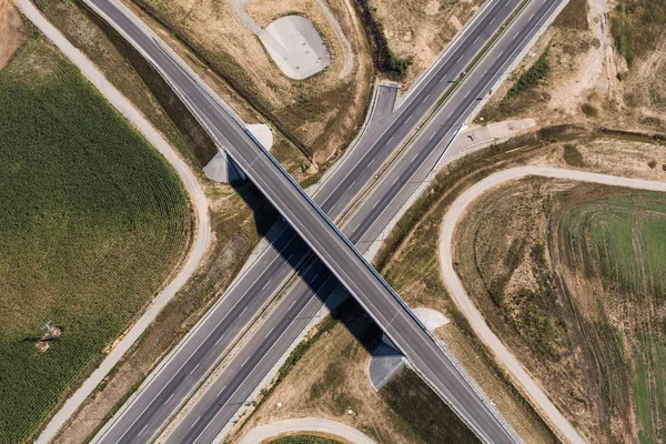 Vista aérea del camino cerca de la ciudad de Nysa — Foto de Stock