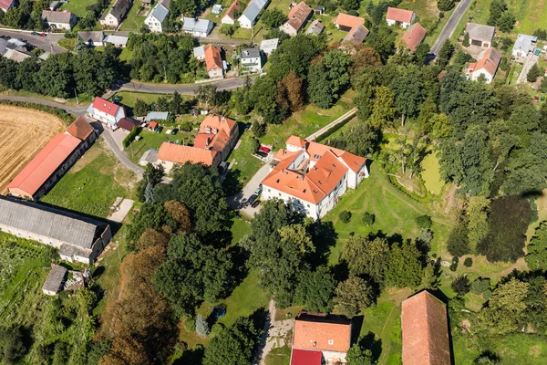 Vista aerea del villaggio di Piotrowice Nyskie vicino alla città di Nysa — Foto Stock
