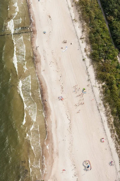 Piaszczysta plaża nad Morzem Bałtyckim — Zdjęcie stockowe