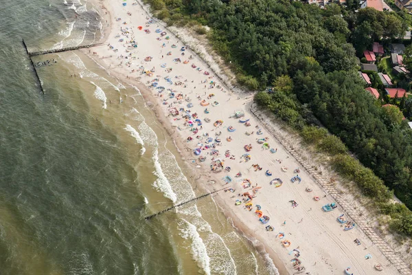 Piaszczysta plaża nad Morzem Bałtyckim — Zdjęcie stockowe