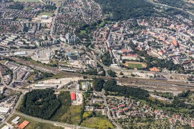 Yeşil bitkiler ve Binalar 