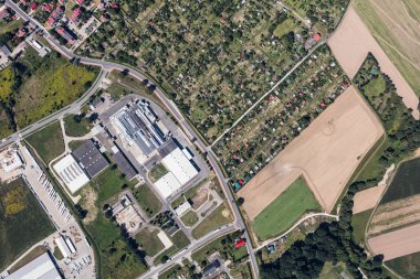 Yeşil bitkiler ve Binalar 