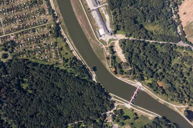 Yeşil bitkiler ve Binalar 