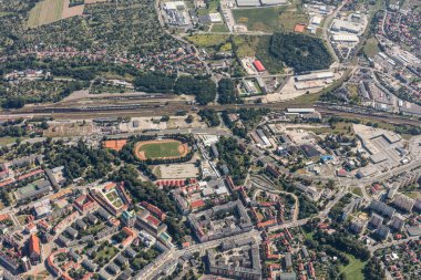 Yeşil bitkiler ve Binalar 