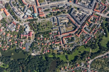 Yeşil bitkiler ve Binalar 