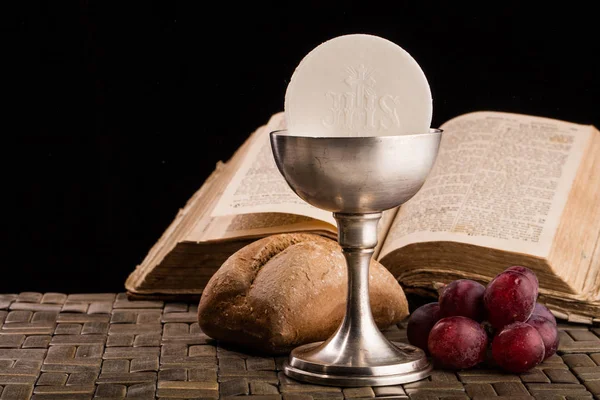 Samenstelling Van Christelijke Communie Tafel — Stockfoto