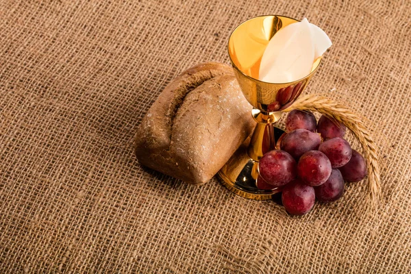 Samenstelling Van Christelijke Communie Tafel — Stockfoto