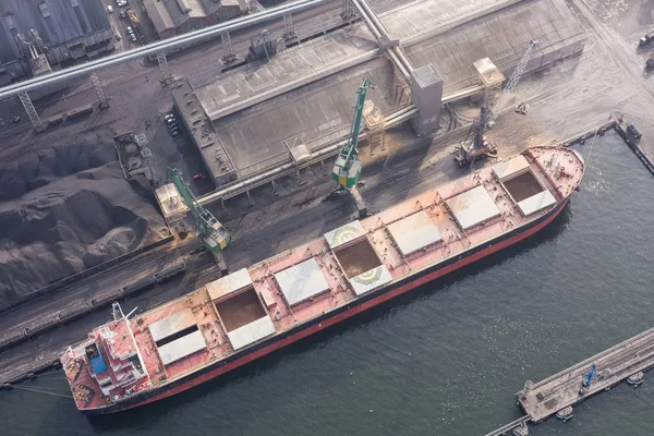 Kışın Tanker Ile Limanının Havadan Görünümü — Stok fotoğraf