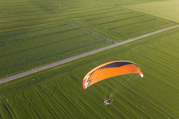 Parapente Visão Aérea Sobre Campos — Fotografia de Stock