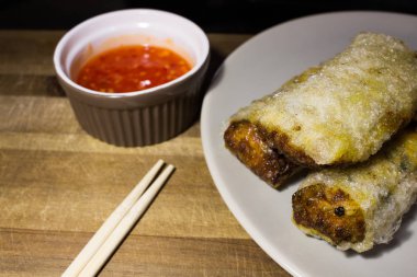 Vietnam börekleri pirinç kağıdında, geleneksel Vietnam usulü kızarmış bahar börekleri, Çin yemeği börekleri