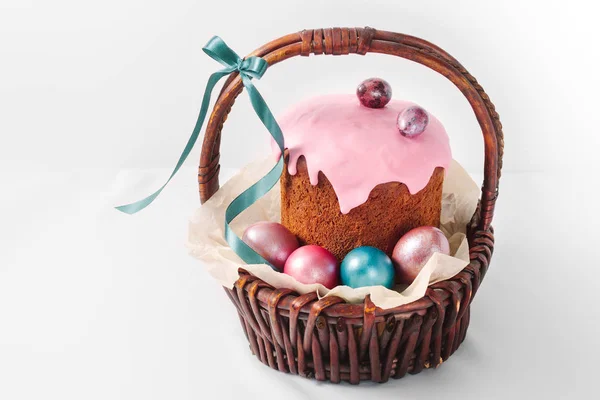 Regali per una felice tavola decorata di Pasqua — Foto Stock