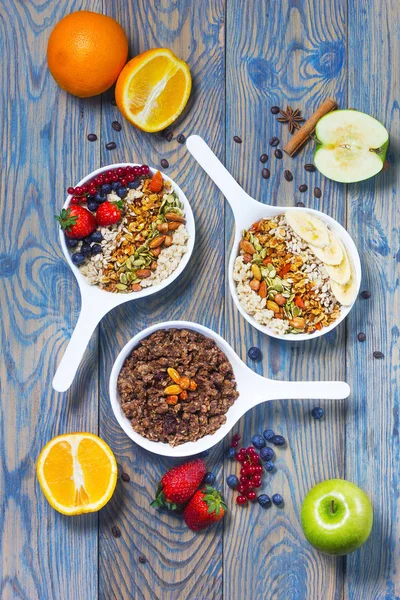 Delicioso desayuno con chocolate y fruta Imágenes de stock libres de derechos