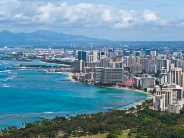 Şehir merkezindeki Honolulu'dan Diamond Head krater görünümünü