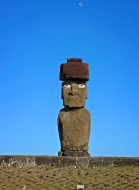 Ahu Tahai 'de Moai, Paskalya Adası, Chili.