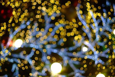 Mavi şube bokeh ile altın bokeh