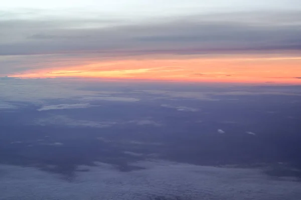 Lever du soleil au-dessus des nuages — Photo