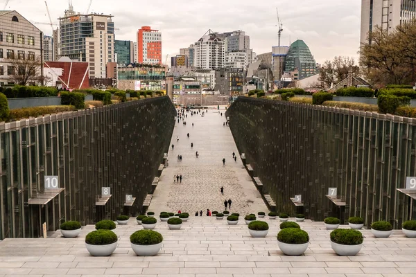 Seúl Corea Del Sur Abril 2019 Estudiantes Caminando Por Edificio — Foto de Stock