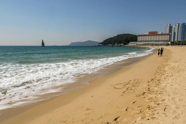 Busan Jižní Korea Dubna 2019 Lidé Odpočívají Baví Pláži Haeundae — Stock fotografie